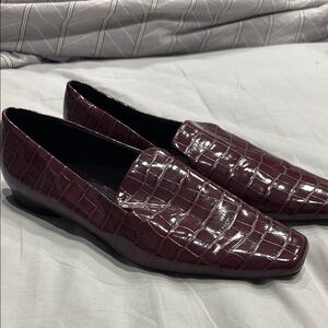 Women’s Burgundy Crocodile Pattern Loafers